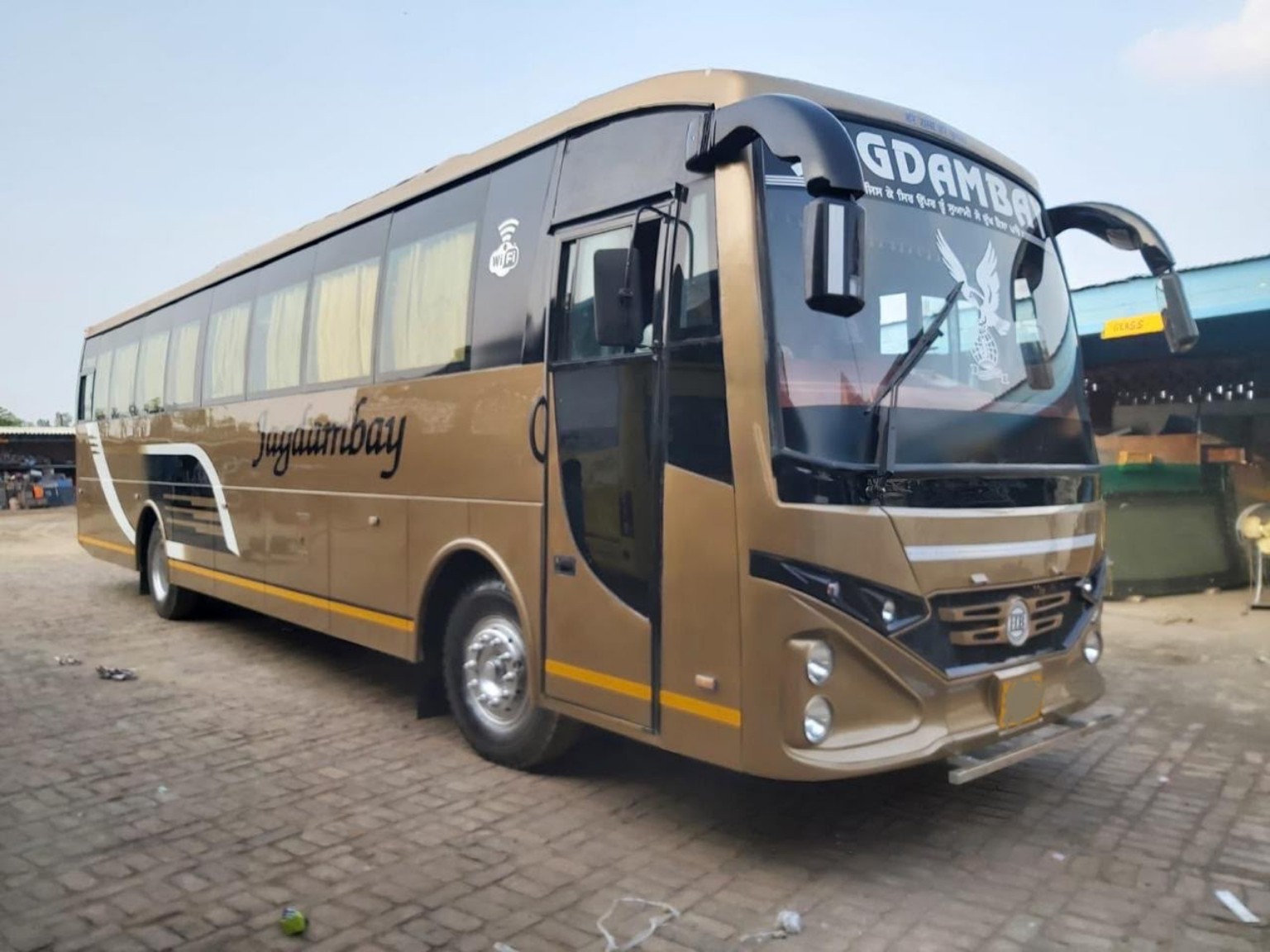 Jagdambay luxury coach exterior